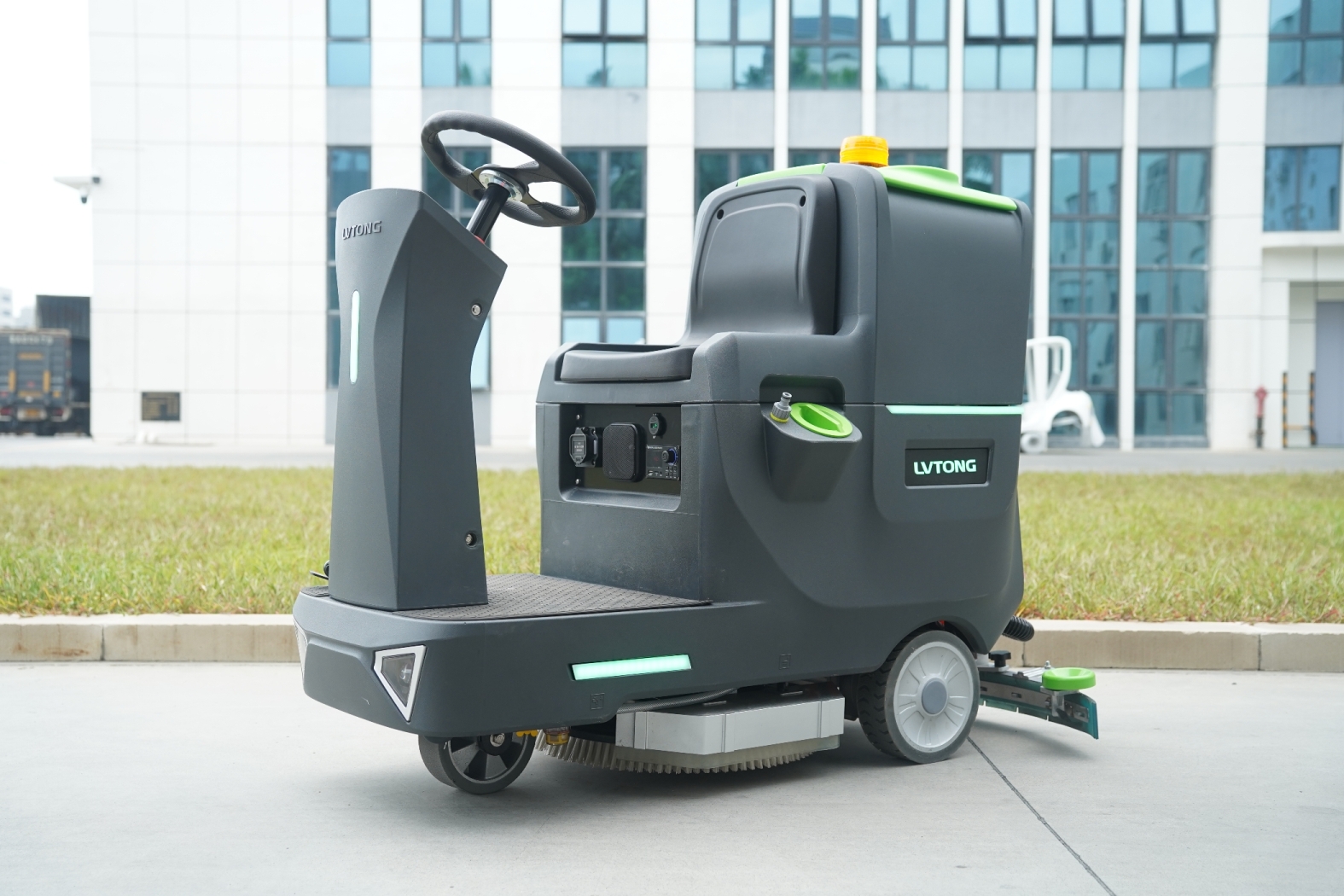 Fregadora de suelos con conductor sentado s6– 85l - Imagen 2