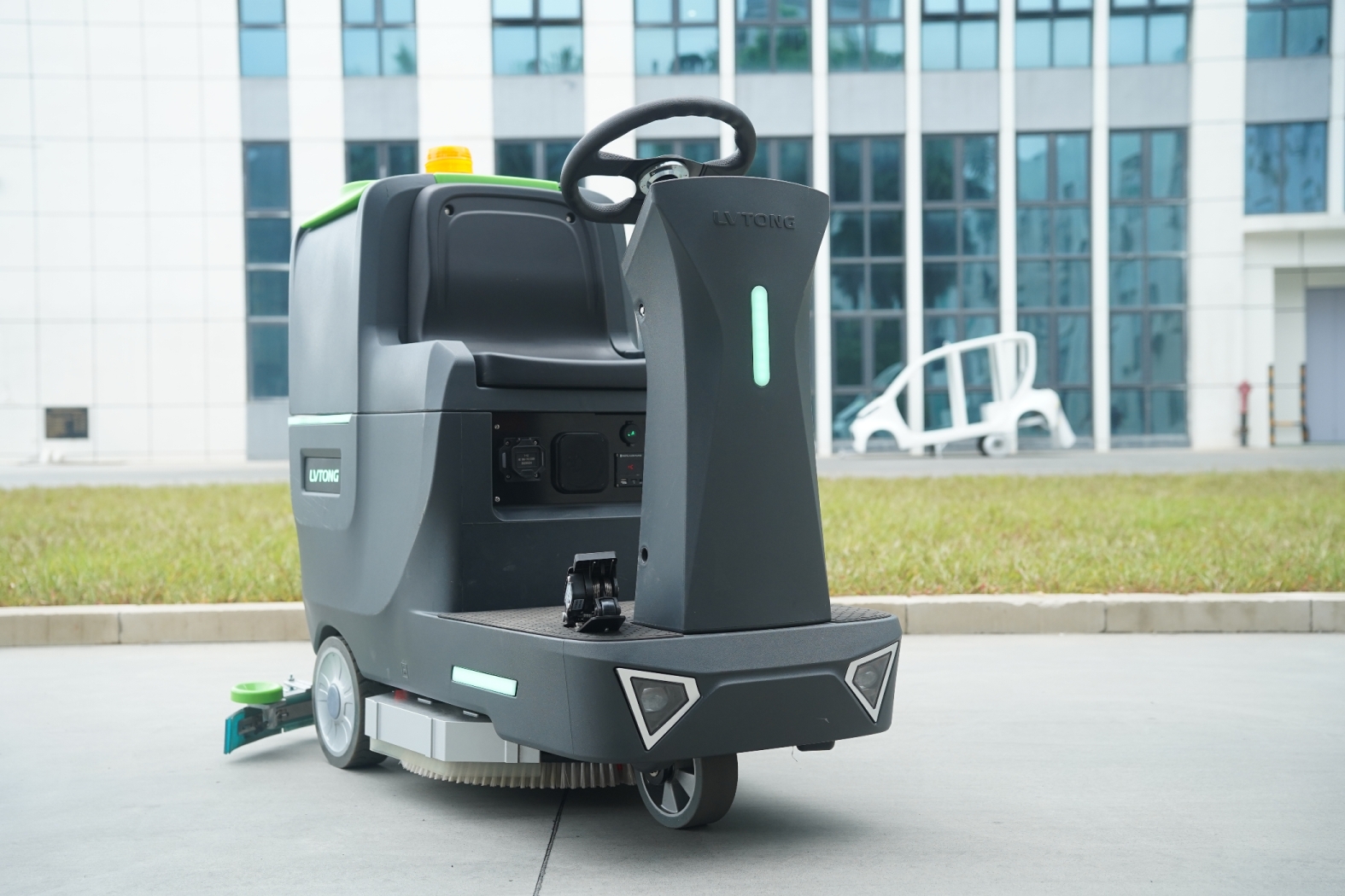 Fregadora de suelos con conductor sentado s6– 85l - Imagen 3