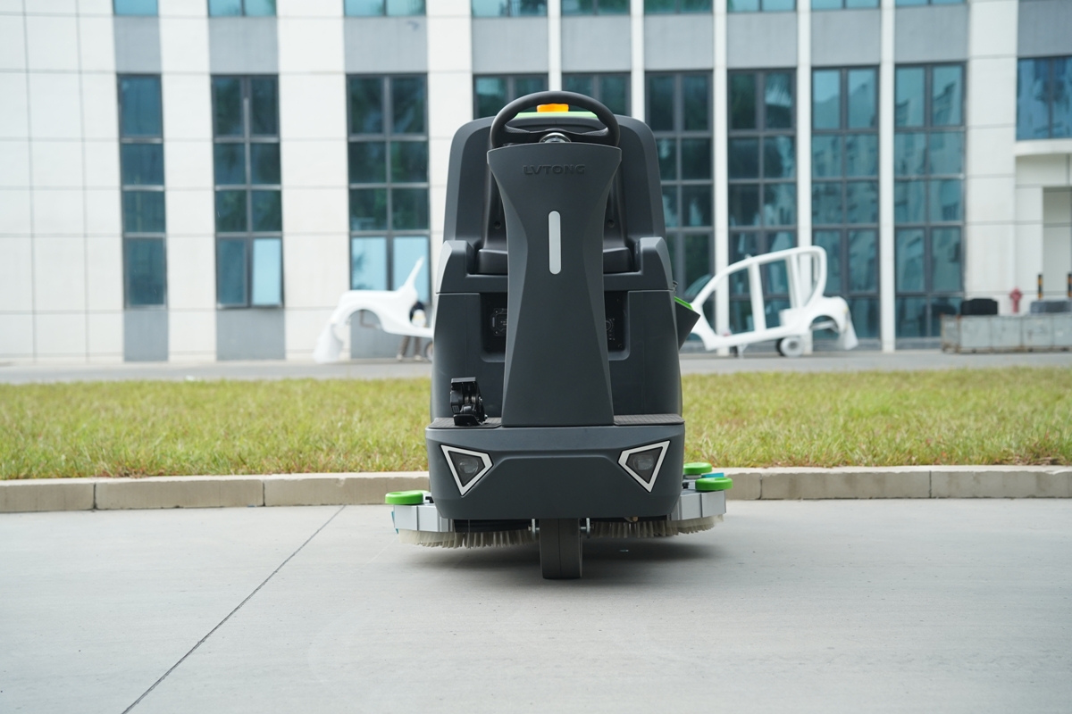 fregadora de suelos con conductor sentado s7– 130L - Imagen 2